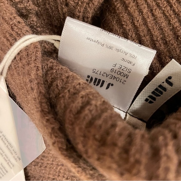 J. ING Split Back Sweater Size Small! - Picture 4 of 4